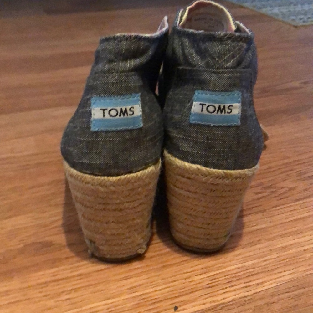 Tom’s Heels
